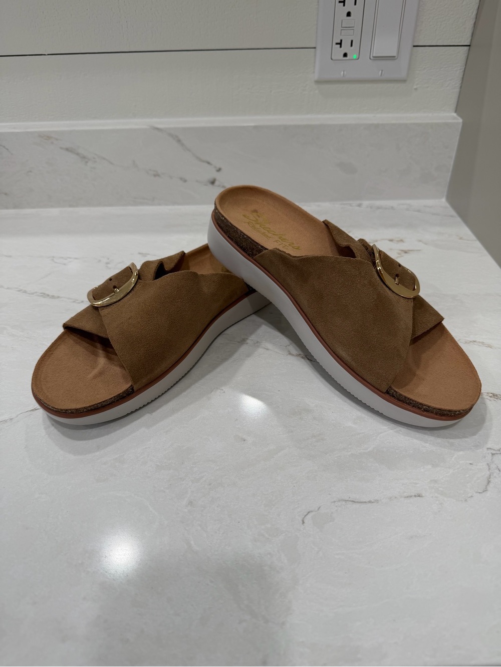 Skechers Relaxed Fit Buckle
Slide Sandals
Chestnut 8 Medium